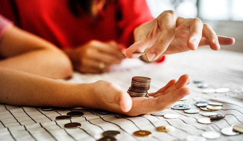 Geld zählen: Mehrwertsteuer für Hygieneartikel?